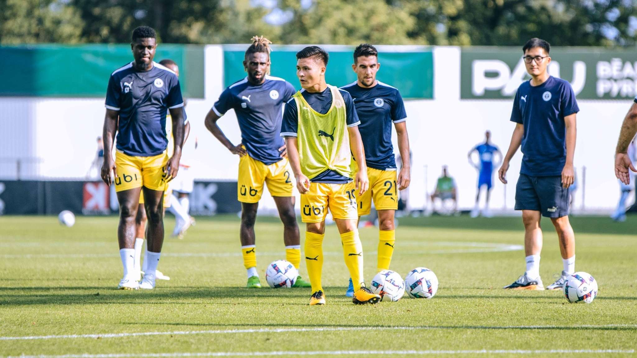 表現出更強 表現出更強